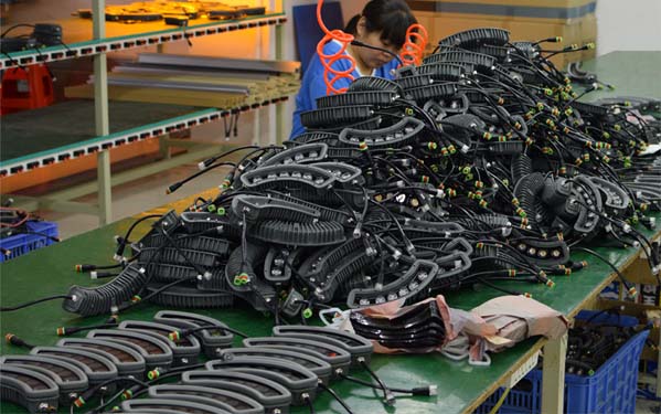 LED瓦楞燈生產(chǎn)場景