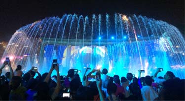 不只LED護(hù)欄管，DMX512控制技術(shù)已經(jīng)遍及到燈光秀