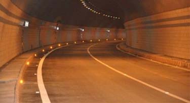 高速可以不設(shè)路燈，但是LED步道燈少不了!