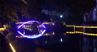 學(xué)院亮化 LED洗墻燈打造出美麗西湖的感覺