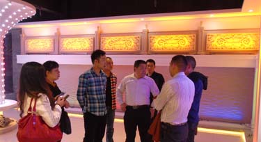 工程商帶上地方領導來光臣照明實地考察