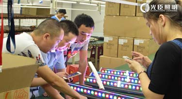 現場指導外貿公司客戶調試DMX512洗墻燈