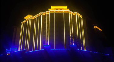 H30金黃光線條燈用途廣 商住樓盤亮化新寵兒