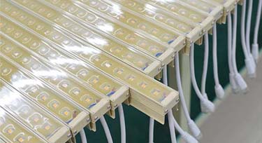 戶外線條燈所灌封的PU膠 硬的好還是軟的好?